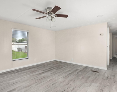 2222 N Austin Avenue - Photo Thumbnail 10