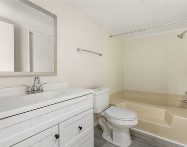 2222 N Austin Avenue - Photo Thumbnail 13