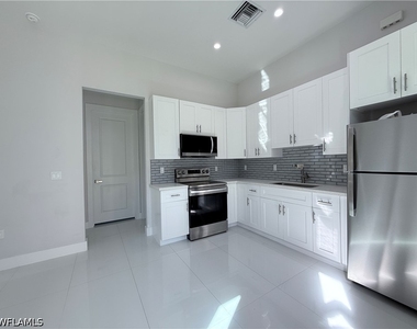 4681 18th Avenue Se - Photo Thumbnail 10
