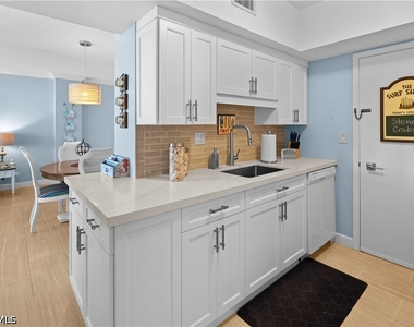 240 Seaview Court - Photo Thumbnail 14