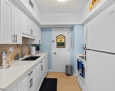 240 Seaview Court - Photo Thumbnail 15