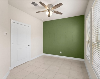 2021 Cambridge Heights Place - Photo Thumbnail 4