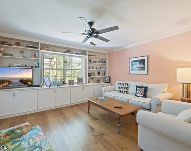 587 Parkwood Lane - Photo Thumbnail 2
