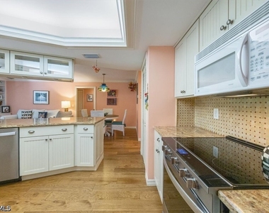 587 Parkwood Lane - Photo Thumbnail 7