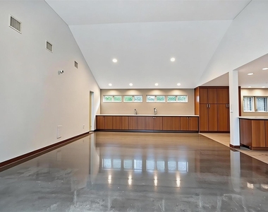 5643 Terwilliger Way - Photo Thumbnail 8