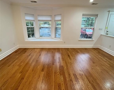 2417 Stanhope - Photo Thumbnail 2