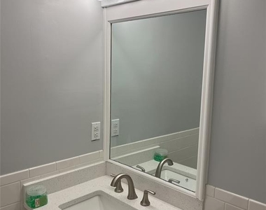2417 Stanhope - Photo Thumbnail 6