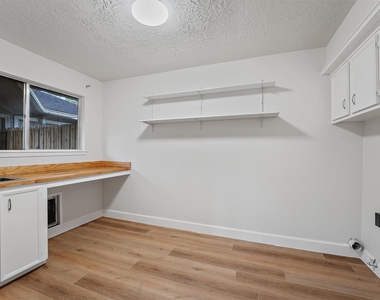 3622 Highland Lakes Drive - Photo Thumbnail 3