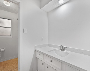 3622 Highland Lakes Drive - Photo Thumbnail 9