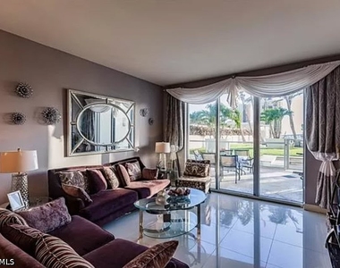 3000 Oasis Grand Boulevard - Photo Thumbnail 11
