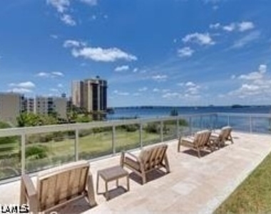 3000 Oasis Grand Boulevard - Photo Thumbnail 27