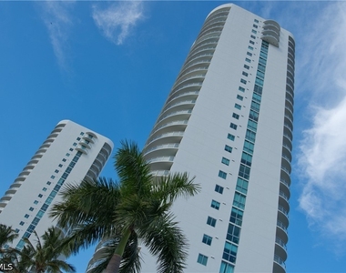 3000 Oasis Grand Boulevard - Photo Thumbnail 20