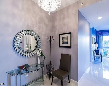 3000 Oasis Grand Boulevard - Photo Thumbnail 8