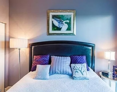 3000 Oasis Grand Boulevard - Photo Thumbnail 16