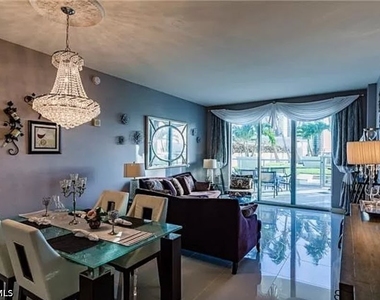 3000 Oasis Grand Boulevard - Photo Thumbnail 9