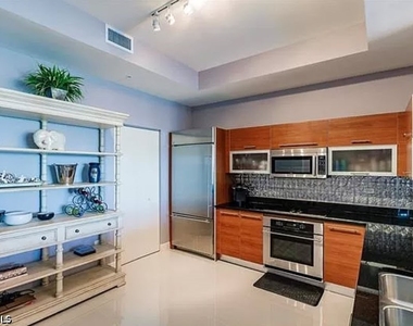 3000 Oasis Grand Boulevard - Photo Thumbnail 5