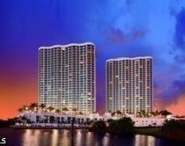 3000 Oasis Grand Boulevard - Photo Thumbnail 31