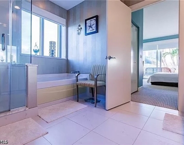 3000 Oasis Grand Boulevard - Photo Thumbnail 17