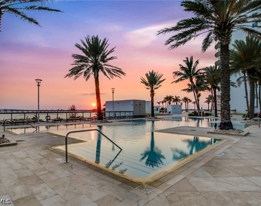 3000 Oasis Grand Boulevard - Photo Thumbnail 29