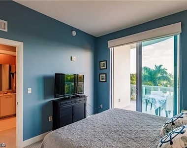 3000 Oasis Grand Boulevard - Photo Thumbnail 15