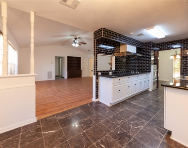8826 Roos Road - Photo Thumbnail 8