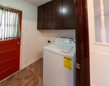 8826 Roos Road - Photo Thumbnail 32