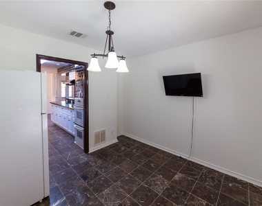 8826 Roos Road - Photo Thumbnail 10