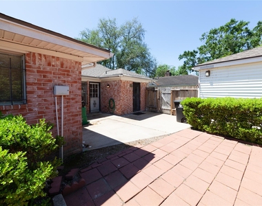 8826 Roos Road - Photo Thumbnail 39