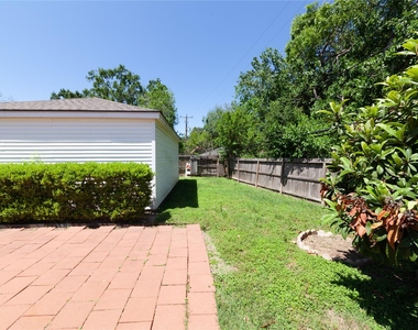 8826 Roos Road - Photo Thumbnail 40