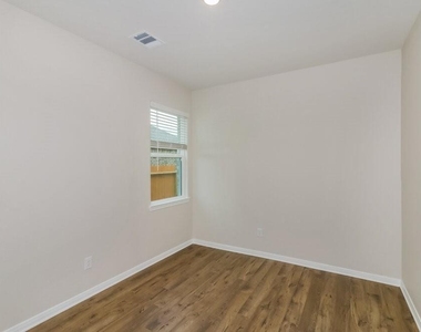 7611 Tipton Meadow Way - Photo Thumbnail 11