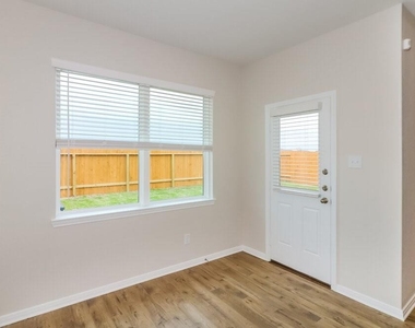 7611 Tipton Meadow Way - Photo Thumbnail 3