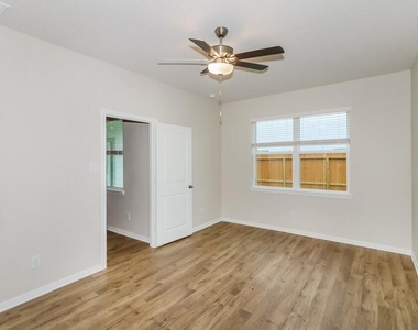 7611 Tipton Meadow Way - Photo Thumbnail 6