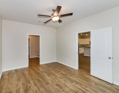 7611 Tipton Meadow Way - Photo Thumbnail 7