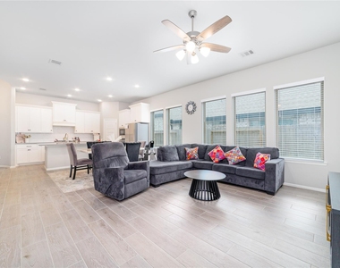 10443 Cecilia Star Lane - Photo Thumbnail 6