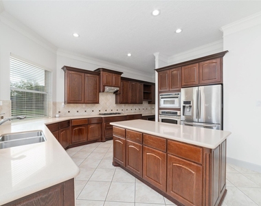 3505 Parkside Drive - Photo Thumbnail 8
