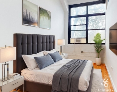 315 Seigel Street - Photo Thumbnail 5