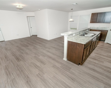 4006 Silver Ranch Road - Photo Thumbnail 2