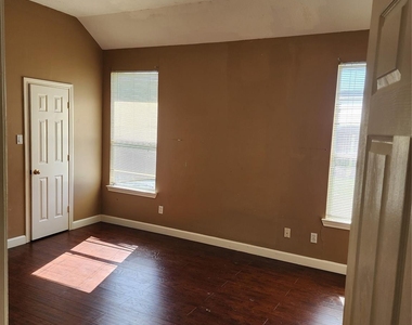 18407 Brenwood Manor Drive - Photo Thumbnail 10
