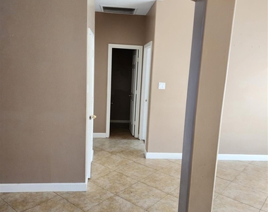 18407 Brenwood Manor Drive - Photo Thumbnail 9