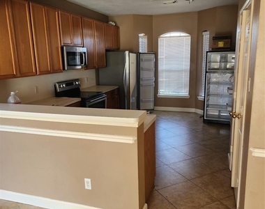 18407 Brenwood Manor Drive - Photo Thumbnail 6