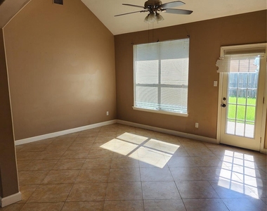 18407 Brenwood Manor Drive - Photo Thumbnail 8