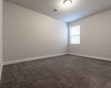 16611 Highland Country Drive - Photo Thumbnail 7