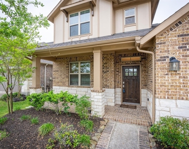 16611 Highland Country Drive - Photo Thumbnail 2