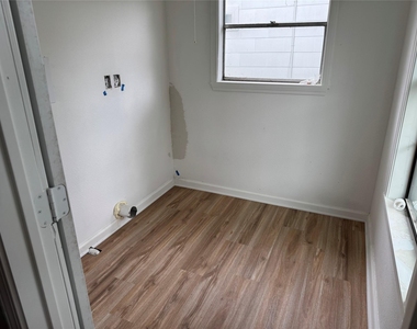 411 N Baron Street - Photo Thumbnail 3
