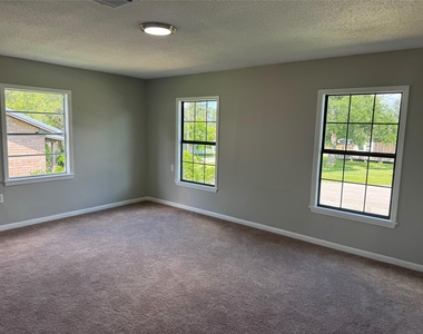 411 N Baron Street - Photo Thumbnail 5
