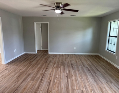 411 N Baron Street - Photo Thumbnail 2