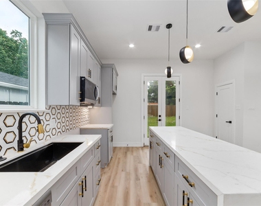 6717 England Street - Photo Thumbnail 7