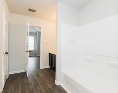 2451 Gibbs Bend Court - Photo Thumbnail 10