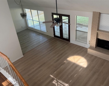 9826 Chiselhurst Drive - Photo Thumbnail 2