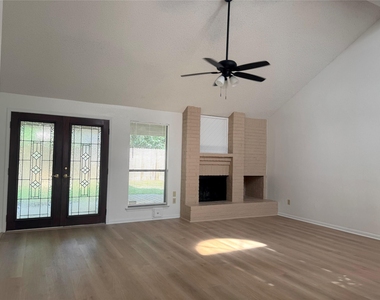 9826 Chiselhurst Drive - Photo Thumbnail 4